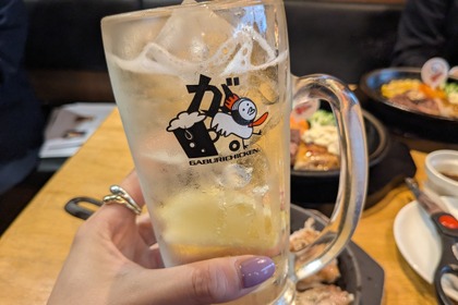 【肉の名店がコラボした最強おつまみ！】5月限定の限定コラボ！「がブリチキン。」と「いきなり！ステーキ」が提案する“がっつり肉グルメ”