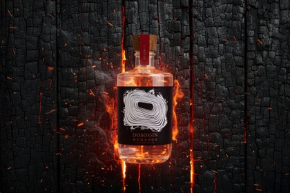 【日本三大火祭り「道祖神祭り」で燃え残った御神木を蒸留！】「DOSO GIN」数量限定で発売