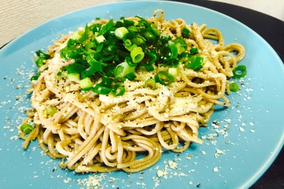 【レシピ】和と洋のコラボ！飲みのシメに最高な「お蕎麦ペペロンチーノ」 画像