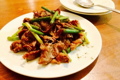 【レシピ】サッと炒めてパッと美味しい！「牛肉とにんにくの芽の山椒炒め」 画像