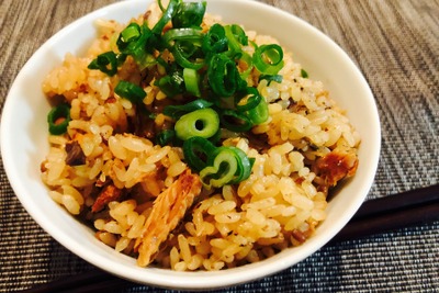 【レシピ】炊飯器に入れるだけ！缶詰めでお手軽「さんまの炊き込みごはん」 画像