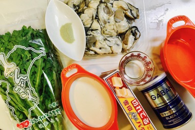 【レシピ】昆布茶が隠し味！「牡蠣と春菊のミルク炒め煮」 画像