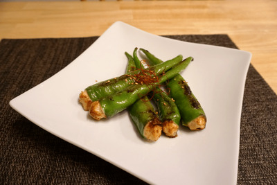 【レシピ】甘くてジューシーな夏野菜「万願寺とうがらしの肉詰めチーズ焼き」 画像