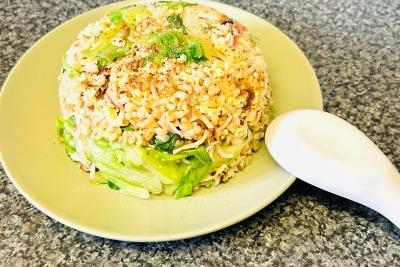 【おつまみレシピ】このチャーハン...旨すぎる！スパイスで本格的な味「本格カニカマレタスチャーハン」 画像