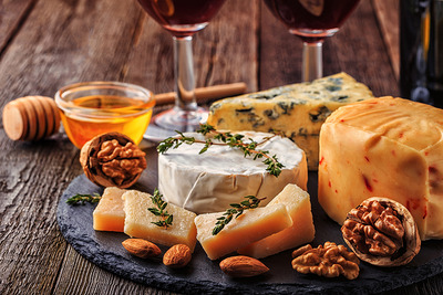 ワインとチーズで晩酌の参考に！種類別で分かりやすい！ワインにオススメのチーズ 画像