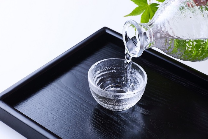 コンビニで買えるのに美味しい日本酒！ワイングラスで飲みたい大吟醸『越後桜』の魅力 | nomooo（ノモー）