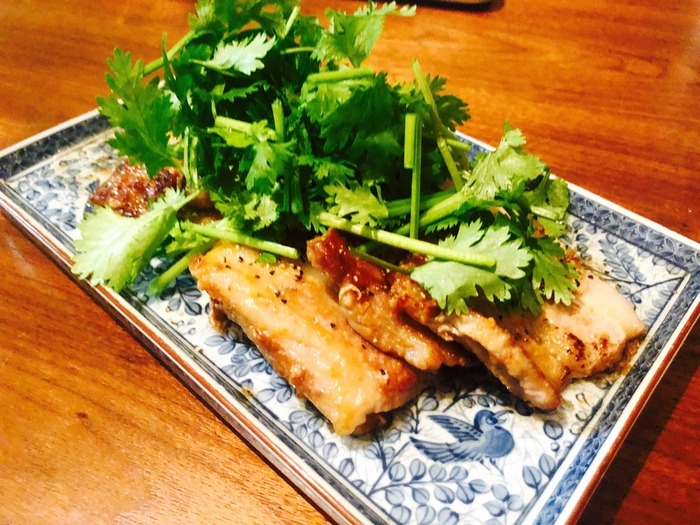 レシピ フレッシュパクチー山盛り みそだれ豚カルビ Nomooo ノモー