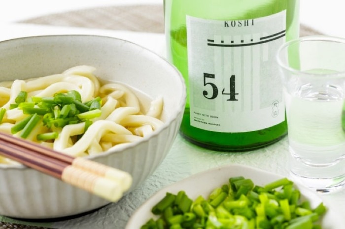 うどんと完璧なペアリング！？うどん専用日本酒「54（こし）」が