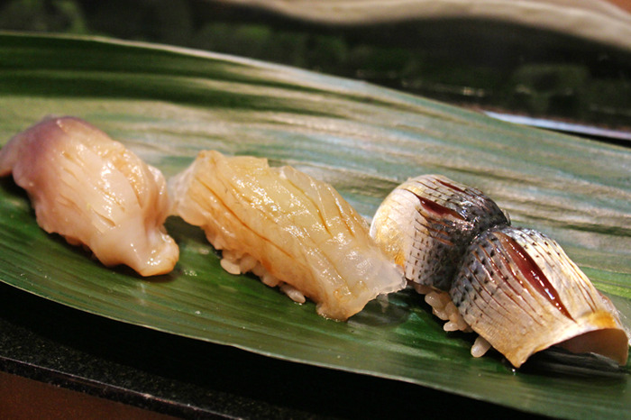 職人の味が一貫100円から ウワサの にぎにぎ一 いち は最強の立ち食い寿司酒場だった Nomooo ノモー