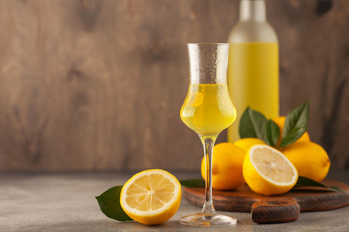 イタリアの伝統酒「リモンチェッロ」おすすめ銘柄や作り方を紹介 | nomooo（ノモー）