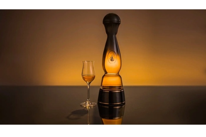 比類なきプレミアムテキーラ「クラセアスール・ゴールド」が販売