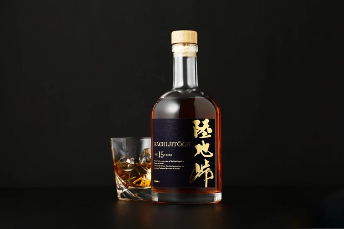 香りと余韻を楽しむ長期熟成麦焼酎「陸地峠 15年」の抽選販売が開始