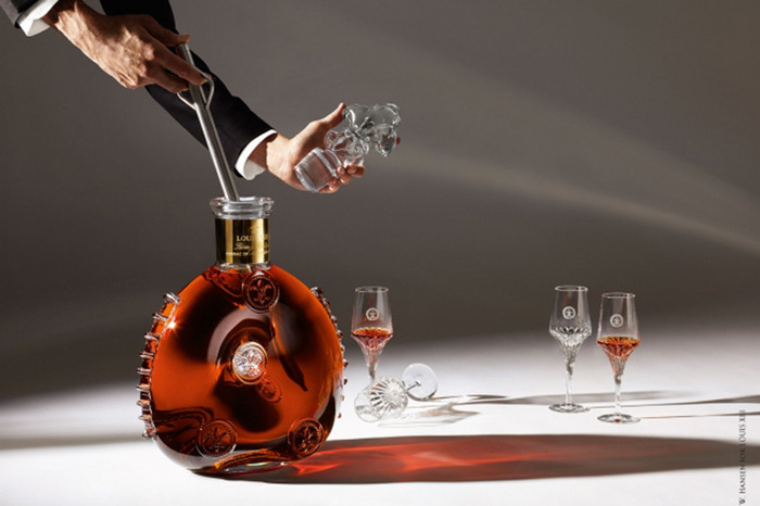 ラグジュアリーコニャック「ルイ13世」の世界最大デキャンタ