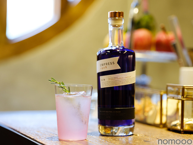青からピンクへ色が変化するクラフトジン！？一流バーテンダーが語る