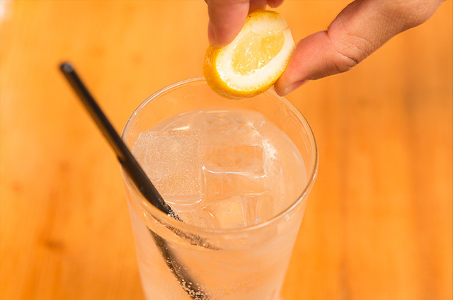 永久保存版 レモンサワーの大人気店 おじんじょ 店長が教える とっておき 美味しいレモンサワー の作り方 13枚目の写真 画像 Nomooo ノモー 永久保存版 レモンサワーの大人気店 おじんじょ 店長が教える とっておき 美味しいレモンサワー の作り方 13枚目の写真 画像 Nomooo ノモー