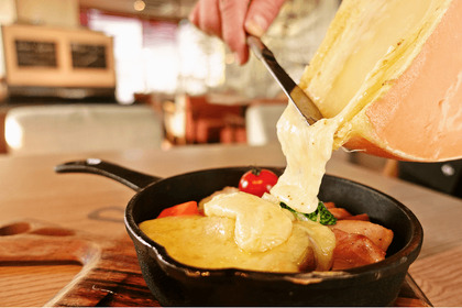 大人気チーズ料理店が復活！「CheeseTable（チーズテーブル）池袋店」でラクレットやチーズフォンデュを！ 画像