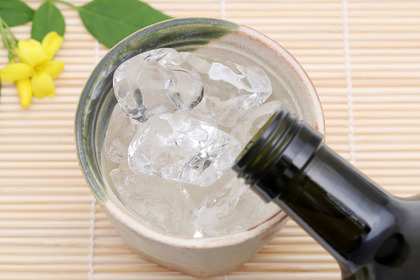 カクテルに欠かせない！甲類焼酎「JINRO」の魅力と美味しい飲み方 画像