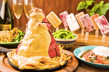 メイン料理は豪快「チーズマウンテン」7Fで楽しむ開放的なビアガーデン登場！ 画像