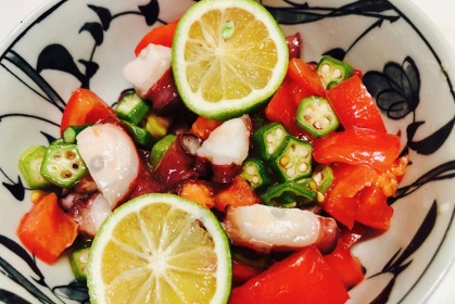 【レシピ】彩りもカラフル！サッパリ美味しい「タコ・トマト・オクラの夏マリネ」 画像