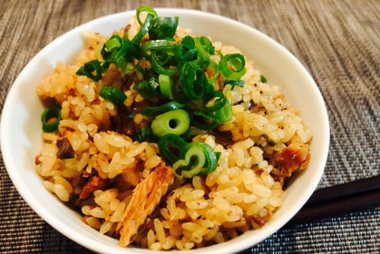 【レシピ】炊飯器に入れるだけ！缶詰めでお手軽「さんまの炊き込みごはん」 画像