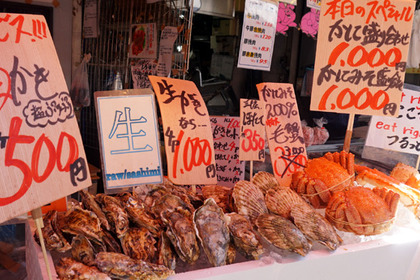 新鮮な生牡蠣、生ウニが自由に選べて1,000円均一？東北の肴と地酒が味わえるアメ横の「魚草」に行ってきた 画像