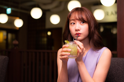 “日本イチ一緒に飲みたい美女” と話題！高田秋が日本酒カクテルの作り方をプロに教わってきた 画像