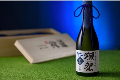 「獺祭　純米大吟醸　磨き二割三分　ガンバ大阪30周年記念ボトル」発売！ 画像