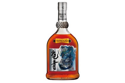 竹内力がフルプロデュース！ライスウイスキー「DRAGON BLUE」発売 画像