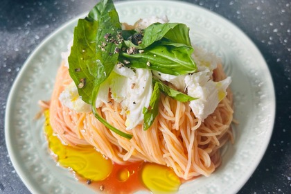 【レシピ】簡単！茹でる・和える・ちぎるだけ「トマトジュースカッペリーニ」 画像