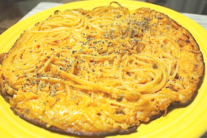 レトルトソースでお手軽に作れる「トマトパスタのフリッタータ」 画像