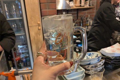 【のんべえの聖地に名酒場が誕生！】三軒茶屋・三角地帯に「立ち飲みホルモン ひだまり」オープン 画像