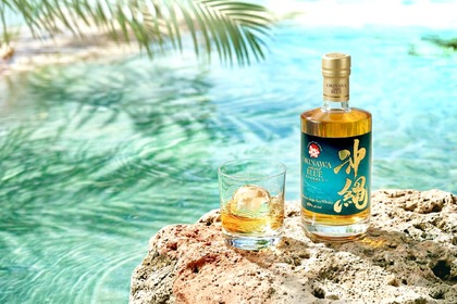 【沖縄の海からインスパイア！】日本米を使用したライスウイスキー「OKINAWA ISLAND BLUE EMERALD」発売 画像
