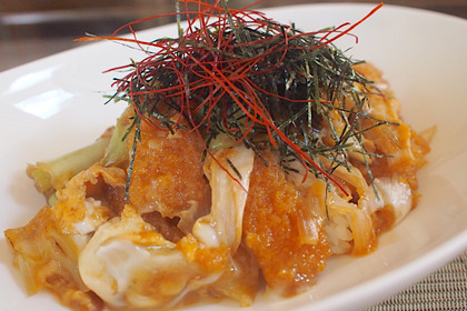 まるで本物のカツ丼！懐かしの駄菓子が大変身！「ビッグカツ丼」 画像