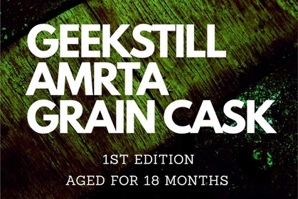 【ウイスキー × ジンのクロスオーバー！】樽熟成ジン「AMRTA CASK AGED GIN GRAIN CASK 1st」390本限定で発売 画像