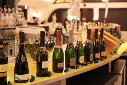 世界のシャンパン・スパークリングワイン100種類で乾杯！ 約1,350店の飲食店が参加する『泡』の街フェスが開催 画像