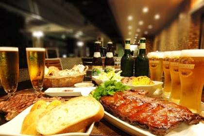 自慢のパンとビールが食べ飲み放題！「MAISON KAYSER presents Summer Beer Garden」が８月１日よりオープン 画像