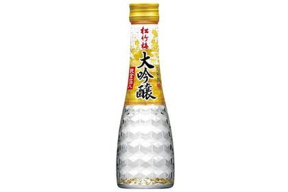 宝酒造から金箔入りの日本酒「超特撰松竹梅＜大吟醸＞純金箔入」が期間限定で登場！ 画像