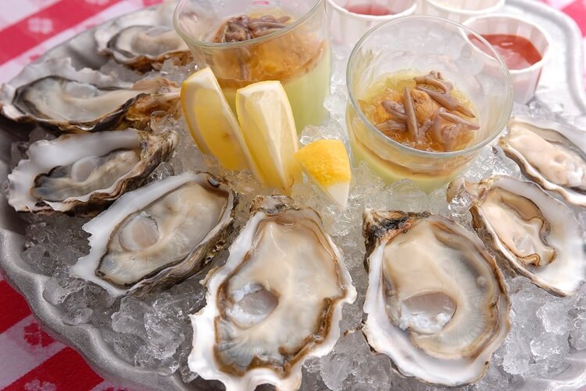 OYSTER HAPPY HOUR