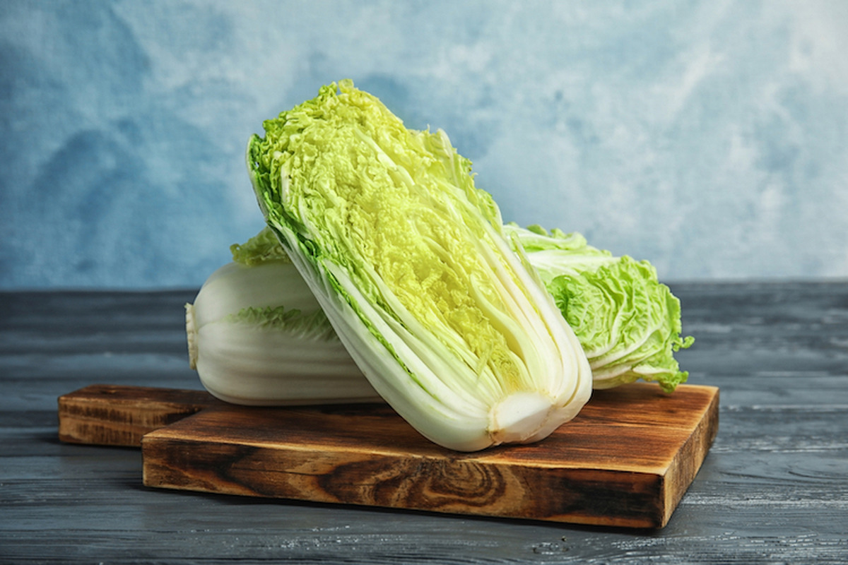 Fresh,Ripe,Cabbages,On,Wooden,Board