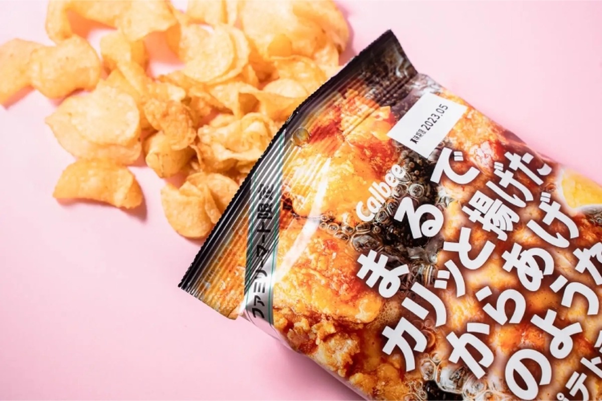 「まるでカリッと揚げたからあげのようなポテトチップス」がファミマで発売！