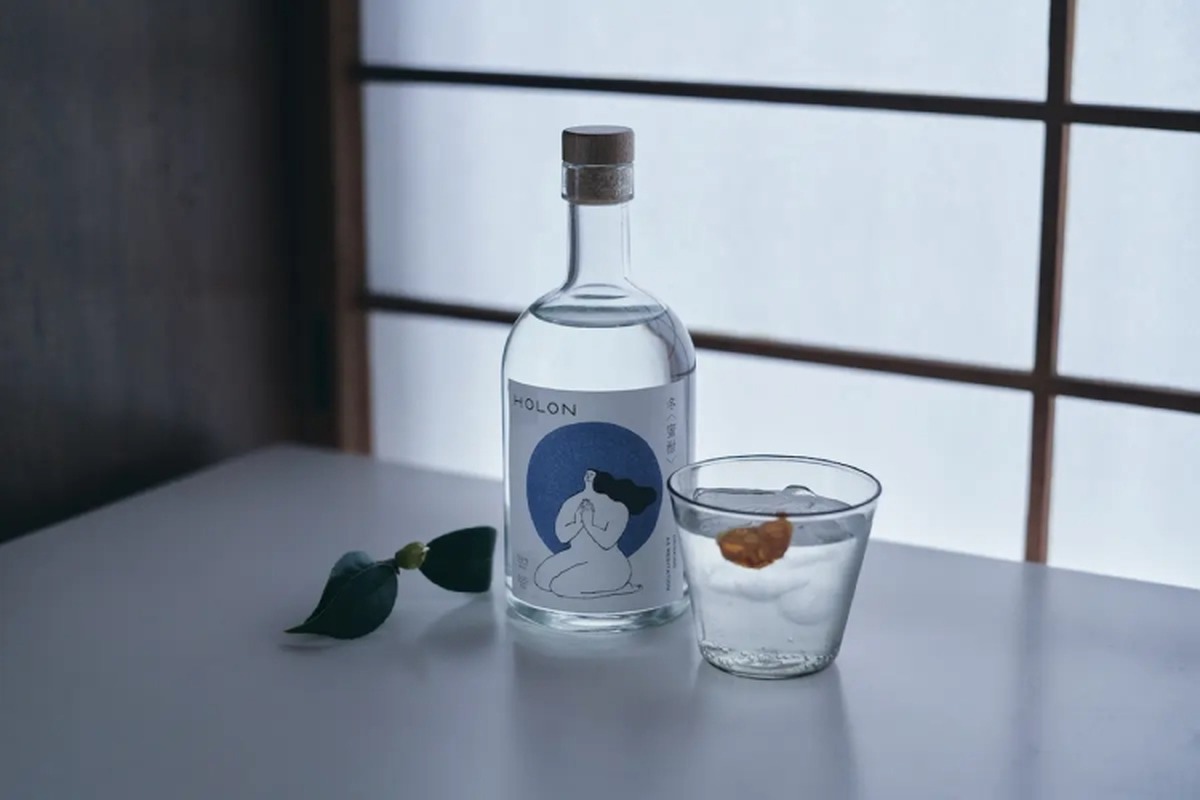 蜜柑を基調にしたクラフトジン「HOLON SEASONAL 冬<蜜柑>」が販売！