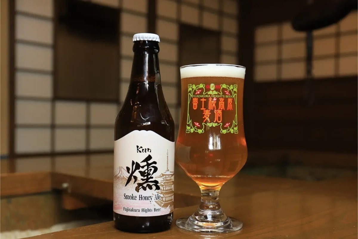 燻製＆ハニーの甘みが特徴のビール！？スモークハニーエール「富士桜高原麦酒　燻-Kun-」が数量限定発売