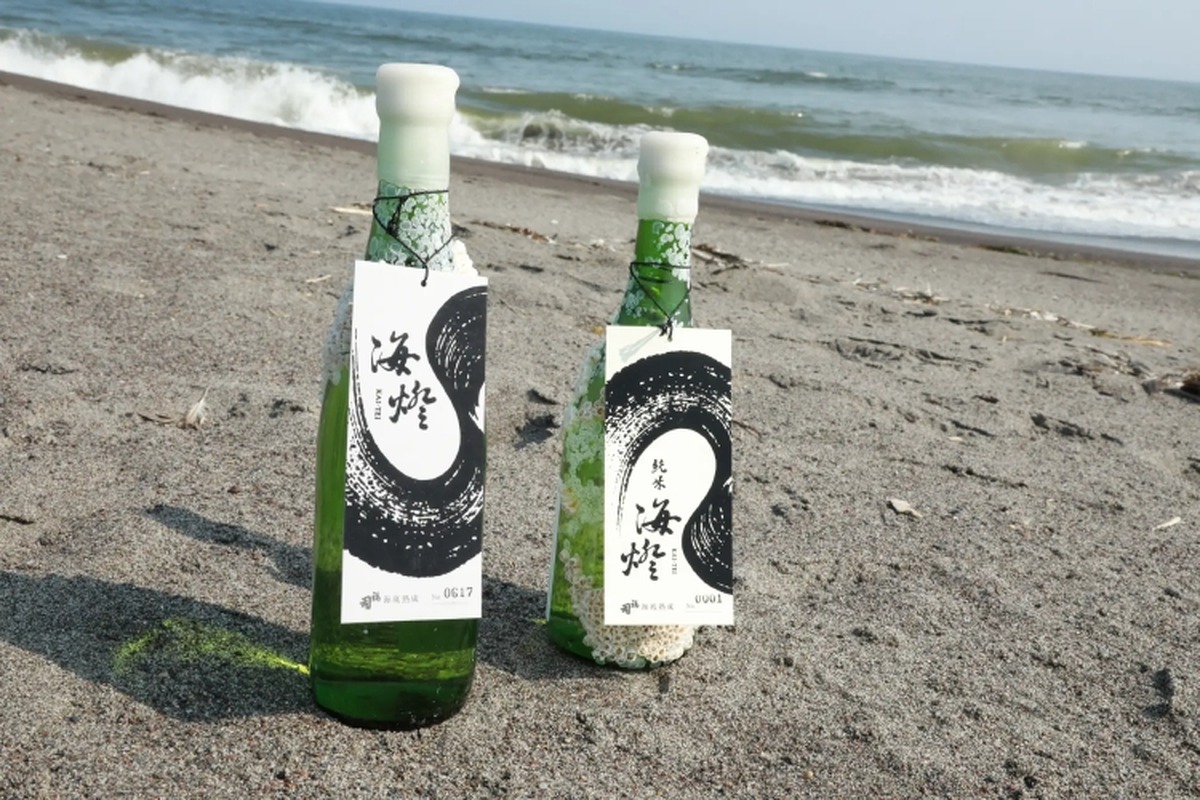 【海底で熟成させた日本酒だと！？】「海燈KAI-TEI」の「上等辛口」「純米酒」が数量限定販売