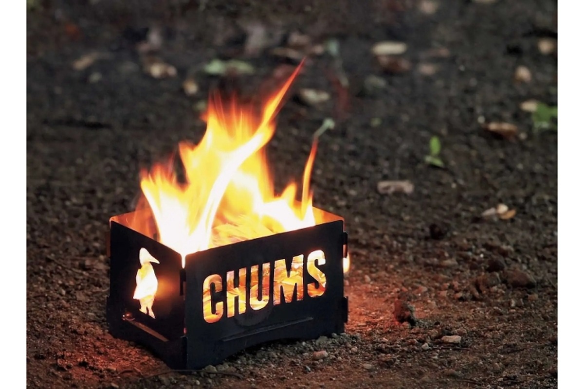 【ソロキャンプでのおつまみ作りに最適！】BE-PAL特別付録「アイアン製 “CHUMS焚き火台” Black Edition」