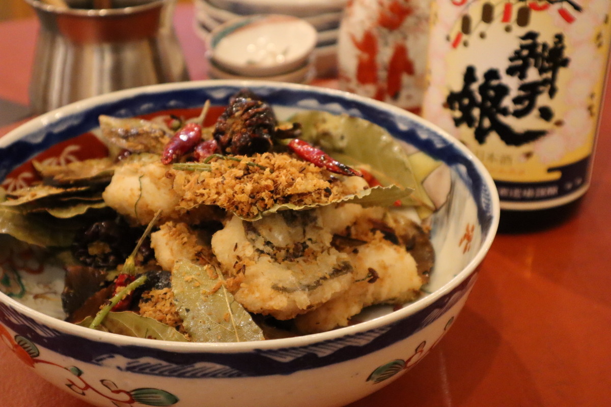 純米酒の聖地「鳥取県」で話題！名店で楽しむ“実は相性抜群”な中華×熱燗のペアリング