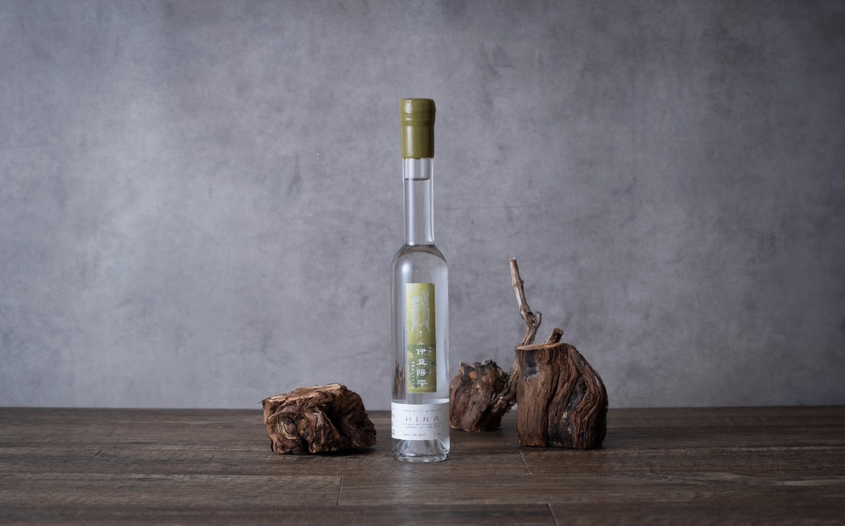 【太陽と大地と時が紡いだ「記憶の結晶」のようなブランデー！】中伊豆ワイナリー「伊豆陽雫 HINA」が発売