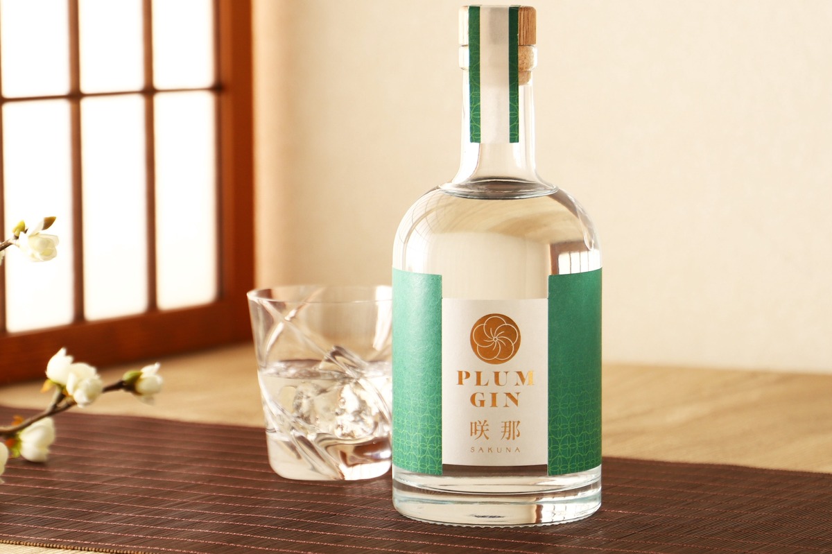【10種類以上のボタニカルを使用！】完熟梅のクラフトジン「PLUM GIN 咲那 -sakuna-」が抽選販売開始