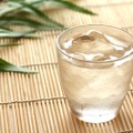 夏は日本酒もロックで楽しむ！透明な丸氷が簡単に作れる「ポーラーアイストレイ」で夏酒を楽しむイベント開催