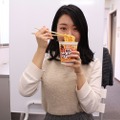 【レビュー】ラーメン大好き女子大生が「カップヌードル 海老の濃厚トマトクリーム」を食べてみた