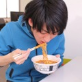 【レビュー】最強の激辛！？ラーメン大好き女子大生が「麺処井の庄監修 辛辛魚らーめん」を食べてみた